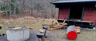 Förödelse vid vindskydd i Kvännarskogen