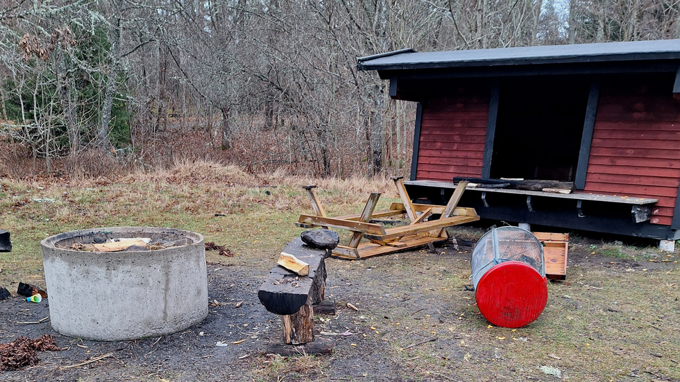 Ett vindskydd med tillhörande grillplats nära Kvännarsjön har blivit vandaliserat. 
