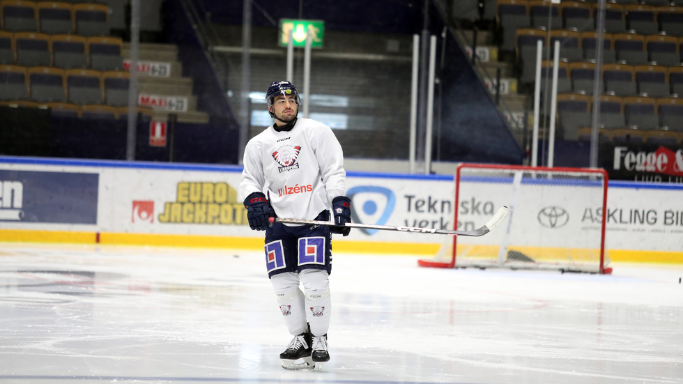 LHC:s Remi Elie tränade igen efter att under tisdagen ha fått sitt första barn. En dotter som kommer heta Scottie. 