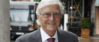 Sonen försvarar AI-version av Michael Parkinson