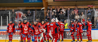 Se 94 bilder från hockeypremiären – syns du i publikhavet?