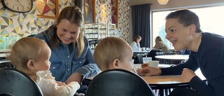 Tvillingarna Julia och Klara kan tvingas gå på olika förskolor