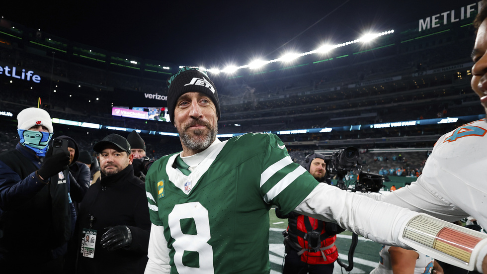 New York Jets quarterback Aaron Rodgers när NFL:s grundserie avslutades i januari. Arkivbild.