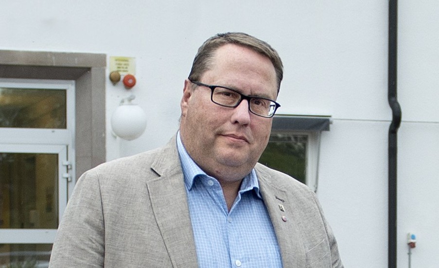Kommunalrådet Niclas Hökfors (S) säger att han ska vända sig till ministernivå för att få till en ändring.  
