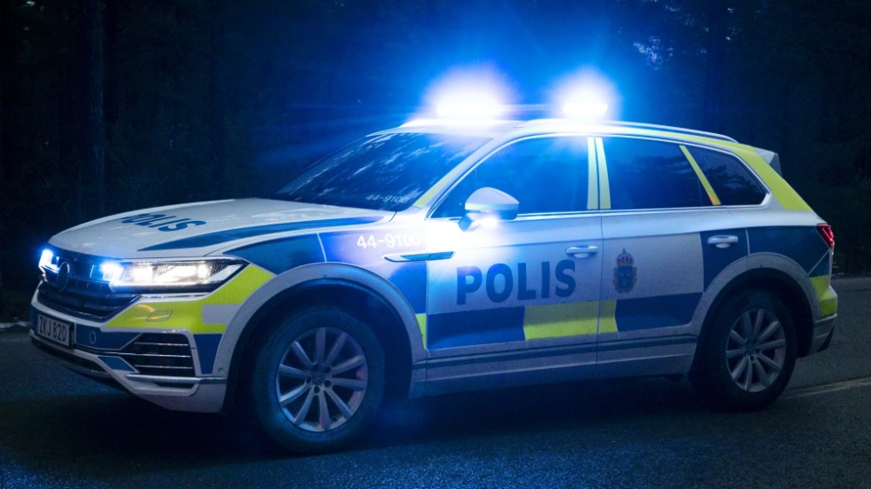 Polisen larmades om den misshandlade mannen vid cirka klockan 22.20 på söndagskvällen.