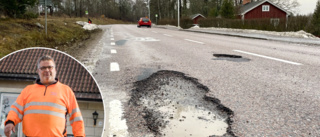 Flera sönderkörda bilar på grund av potthål på 56:an bortom Äs