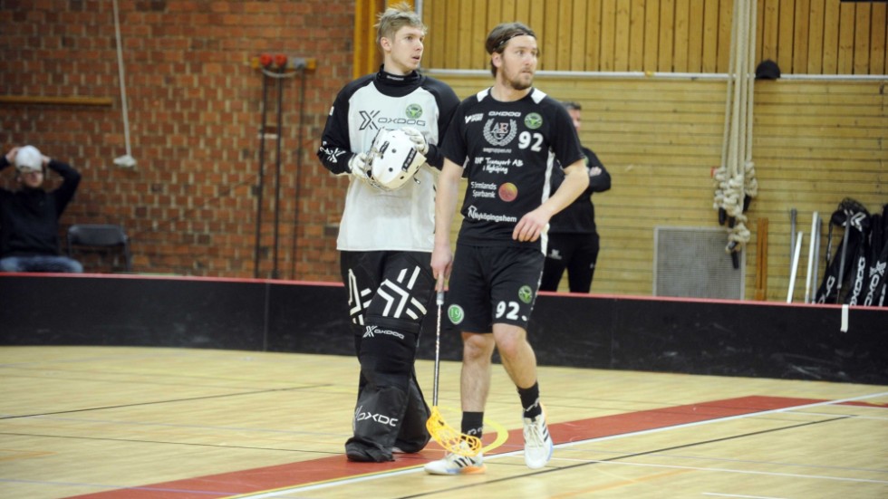 Målvakten Jonathan Zettervall (till vänster) håller ned siffrorna i FBC Nyköpings bortamöte mot Ekerö. Arkivbild