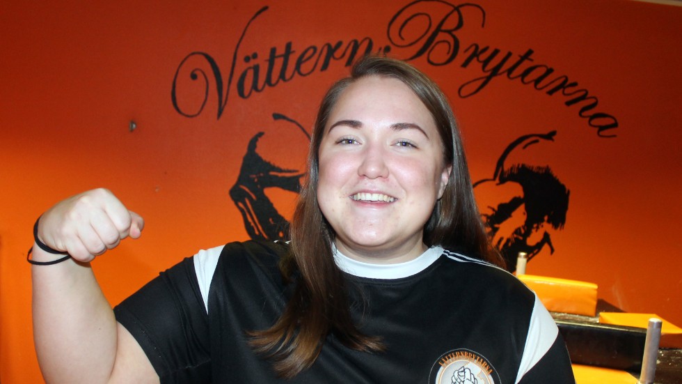 Lovisa Wahlström från Vätternbrytarna blev världsmästare och nordisk mästare i armbrytning 2019. Trots ett i stort sämre år lyckades hon. Nu är 26-åringen en av kandidaterna till Guldklockan.