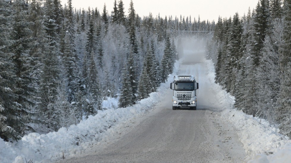 Flukavägen - köra eller inte köra? Länstrafiken håller just nu på med en utvärdering av rutten, som mycket väl kan sluta i en trafikomläggning, säger trafikutvecklaren Lars Hedalm. (Arkivbild)