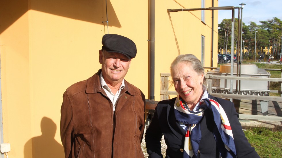 Fårösundsborna Anders och Anne Östman tycker att det är bra att politikerna tar sig utanför Visby ibland. 