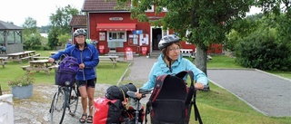 Havsbesök bland hurtiga cyklister och skvattram