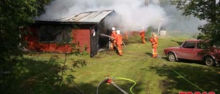 Garage brann ner utanför Pajala