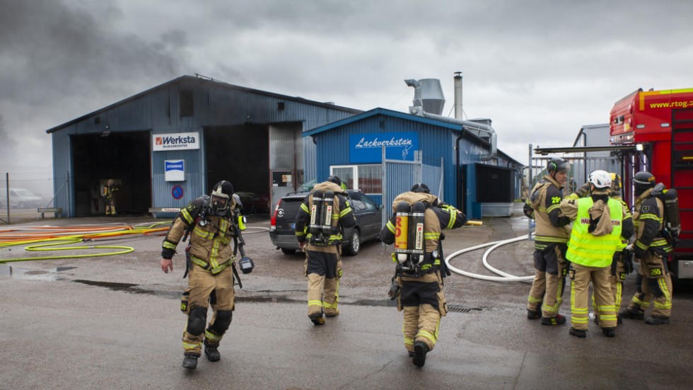 Stor räddningsinsats vid en verkstad på Tornby under måndagen.