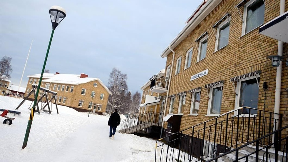 Ett vikande elevunderlag har länge gjort att framtiden sett oviss för Överkalix gymnasium. Nu pekar allt mot en successiv avveckling av skolan.