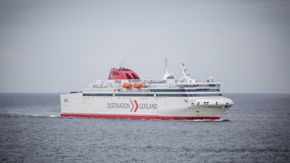 En trafikolycka mellan Stockholm och Nynäshamn gjorde det svårt för passagerare som skulle med 16.30-avgången att hinna fram i tid. Destination Gotland bestämde sig för att flytta fram avgången men när fartyget lämnade Nynäshamn klockan 17.37 hade cirka femtio personer och tjugofem fordon ännu inte kommit fram till färjeläget. 