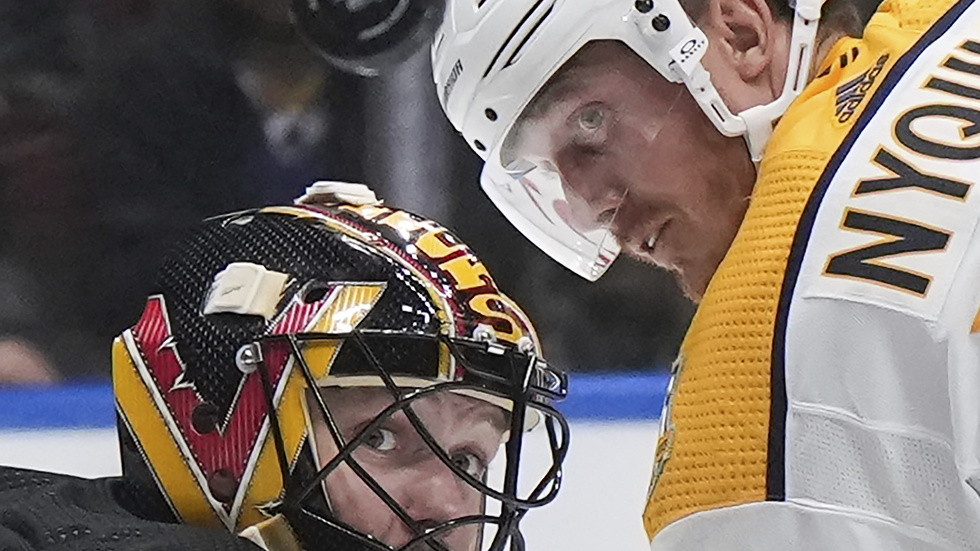 Nashvilles svenske forward Gustav Nyquist hade dubbel anledning att fira i helgen. I fredags kom dotter nummer tre, Greta, till världen och sedan gjorde Nyquist 2–0-målet i lördagskampen mot Chicago där Nashville vann med 4–2. Bilden från en match tidigare i höst.