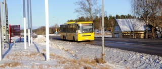 Skolbuss körde i diket