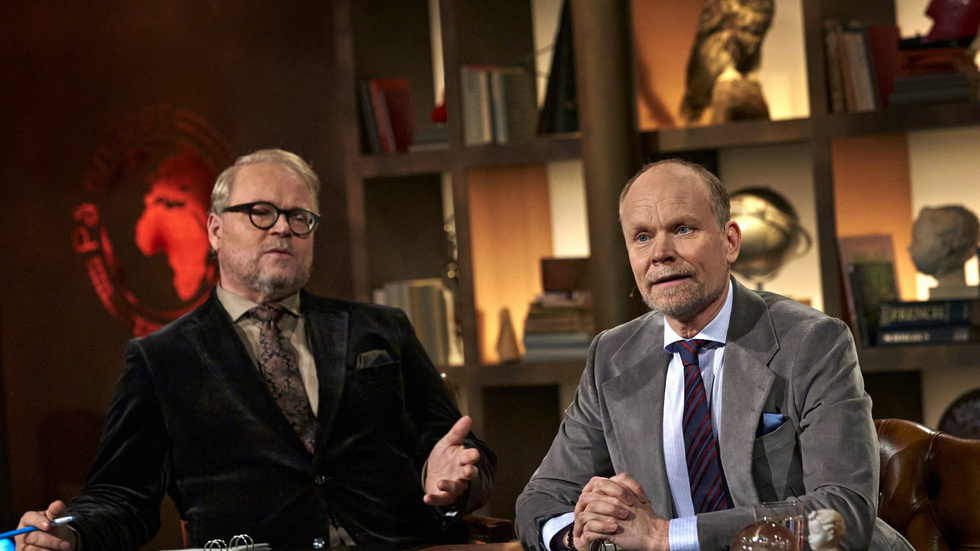 Domare Fredrik Lindström och programledare Kristian Luuk i "På spåret" som lockade flest tv-tittare även förra veckan. Pressbild.