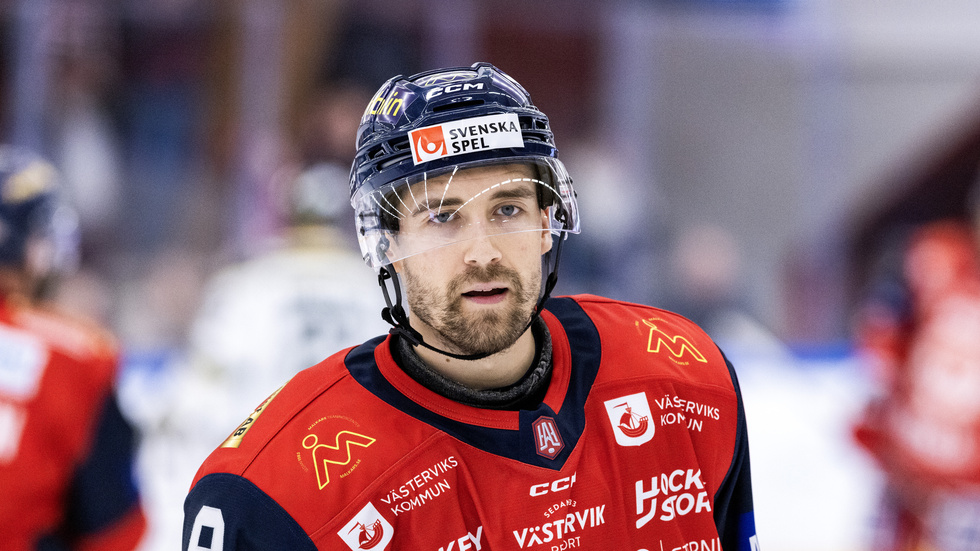Robin Carlsson spelade 35 matcher med VIK förra säsongen och huserar numera hos onsdagskvällens motståndare Karlskrona.