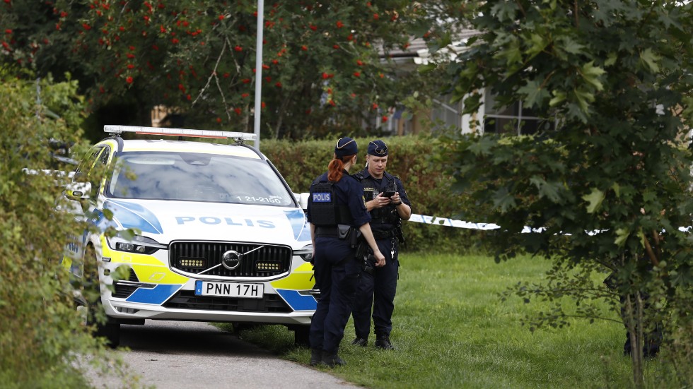 Ett misstänkt farligt föremål som upptäcktes i Bålsta under natten visade sig vara en skarp handgranat.