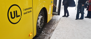 Flytta din väska och lämna plats på bussen, tack