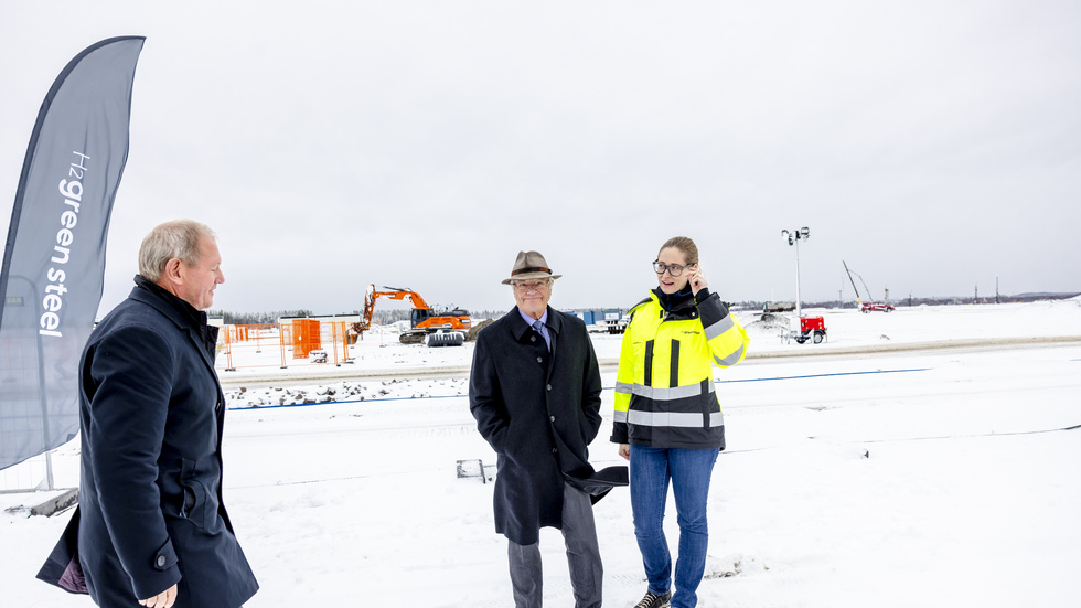 Vädret lämnade en del att önska på torsdagen, men Marcus Wallenberg och kung Carl Gustaf ställde ändå upp för att fotograferas.
