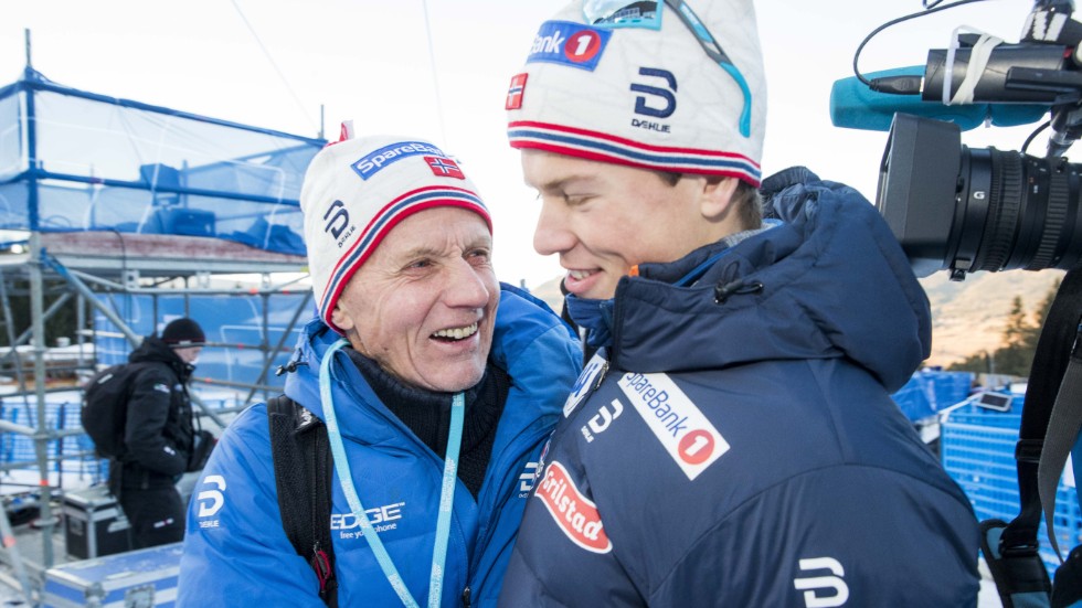 Johannes Høsflot Klæbo med Kåre Høsflot under Tour de ski 2019. Arkivbild.