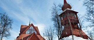 Turister gjorde upp eld vid kyrkan