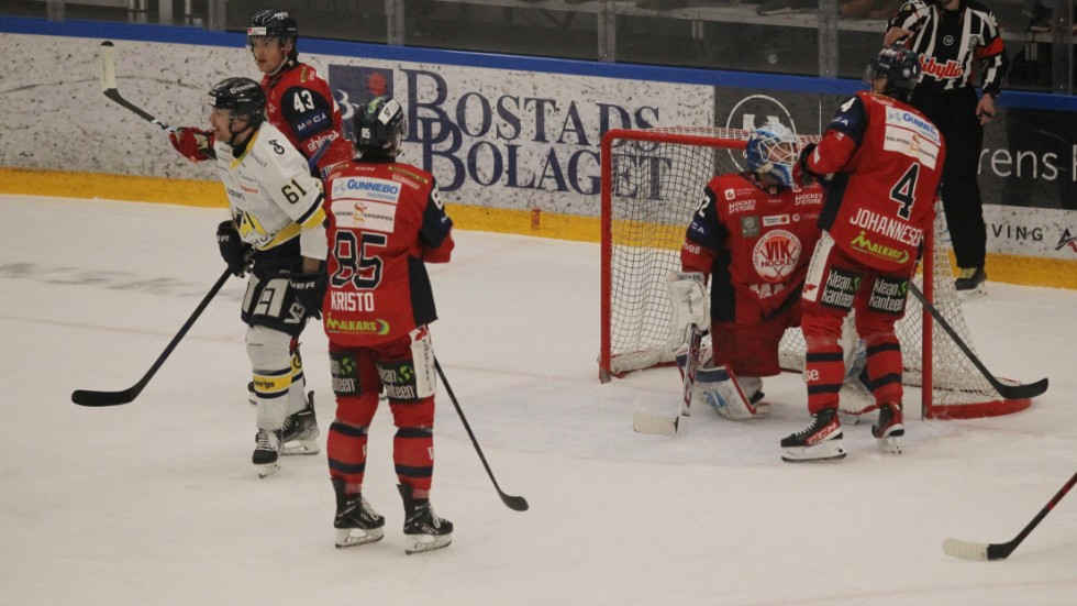 VIK-spelarna deppar efter ytterligare ett baklängesmål mot HV71.