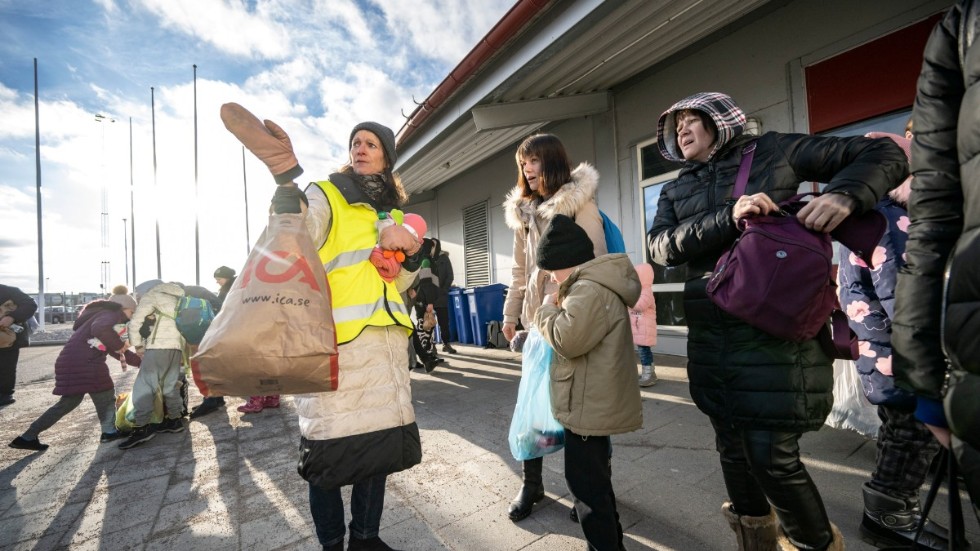KARLSKRONA 2022-03-10 
Engagemang och organisering är viktigt och nödvändigt för att skydda och stärka vår demokrati, skriver Ghyslaine Nindorera och Sandra Isaksson från Byrån mot diskriminering Östergötland. 
Arkivbilden från Karlskrona vid mottagandet av ukrainska flyktingar våren 2022.