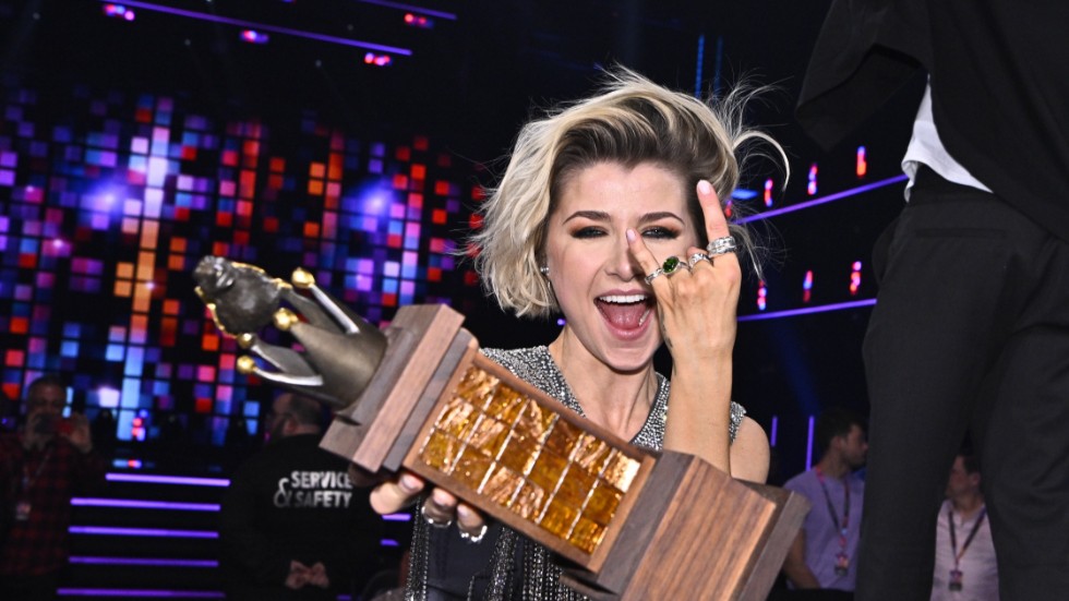 Cornelia Jakobs vann Melodifestivalen i år. 2|824 bidrag slåss om att få bli vinnarbidrag nästa år.