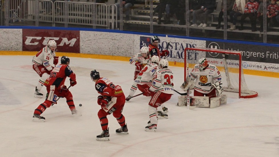 Marcus Westfält är precis på väg att pricka in kvitteringen till 1-1.