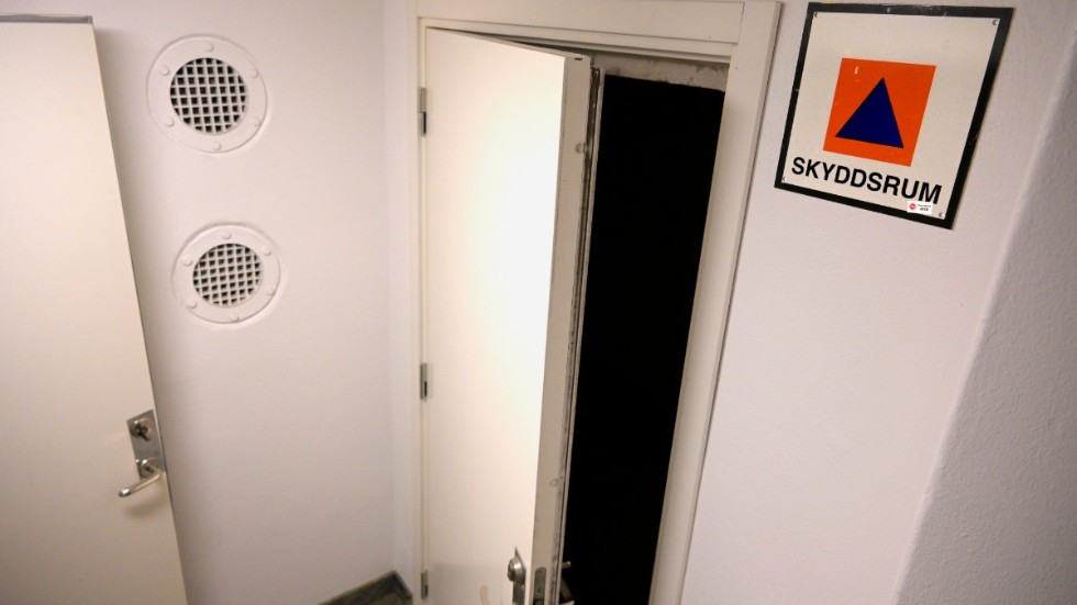 Skribenterna konstaterar att det är ont om skyddsrum i södra kommunen och efterlyser mer information från kommunen om hur man ska agera i händelse av krig eller kris.