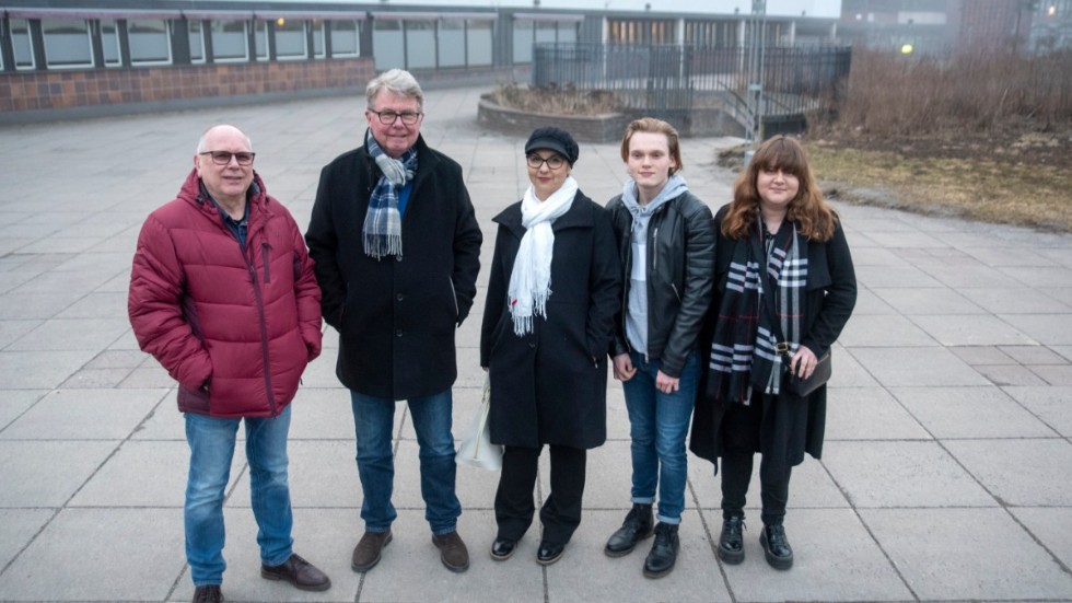 Inge Jacobsson (till vänster), gruppledare för Moderaterna i Finspång, är nöjd med rekryteringen av nya personer till kommunfullmäktigevalet i höst. Per-Olov Strandberg, Narcissa Gvozdar, Hugo Leo och Ann-Charlotte Thuresson är nya på M:s lista. 