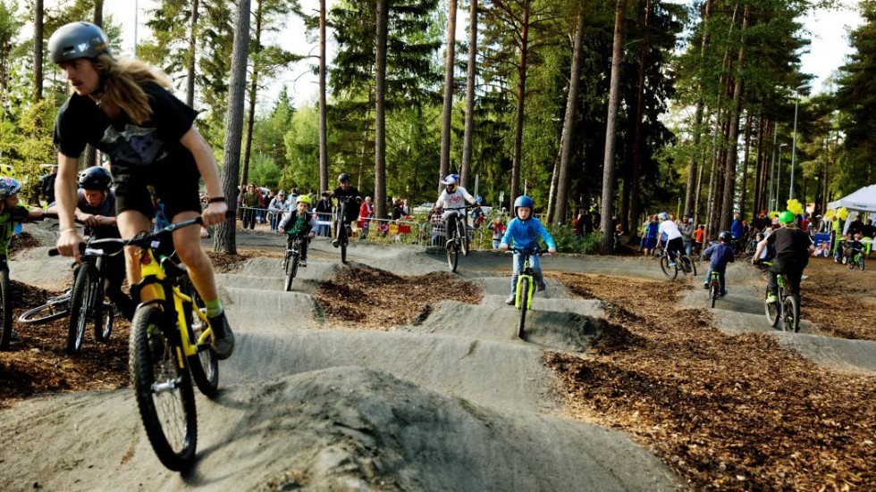 Så här kan en pumptrackbana se ut. Den finns i en annan del av landet och personerna på bilden har ingen koppling till texten. Arkivbild