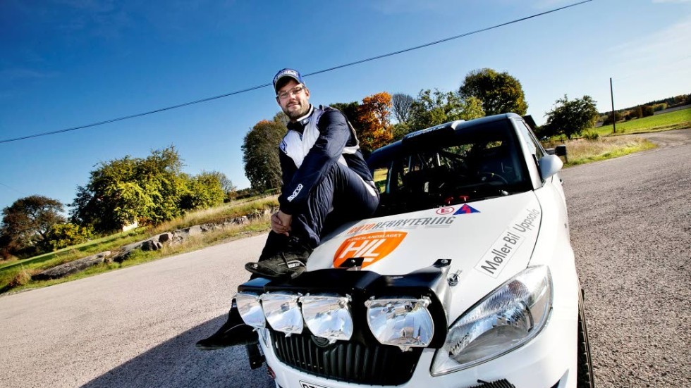 Martin Jansson porträtterad inför en tidigare tävling.  I Rally Uppsala kraschade han och tvingades bryta.