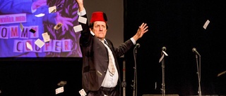 Trivsam Tommy Cooper dansar vidare