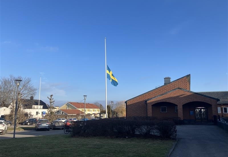Halv stång Västerviks kommunhus.
