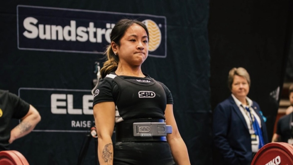 Melissa Van under SM-tävlingen i Borås, som slutade med att hon vann guld i 47kilos-klassen och satte nytt svenskt juniorrekord.