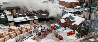 Kraftig brand på sågverk i södra Västerbotten – stor insats