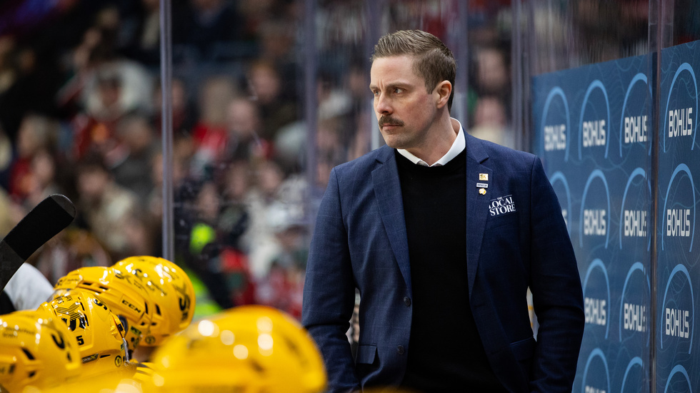 Pierre Johnsson var, trots storförlusten, nöjd med mycket efter matchen mot Frölunda, men riktade också kritik mot lagets bristande disciplin.