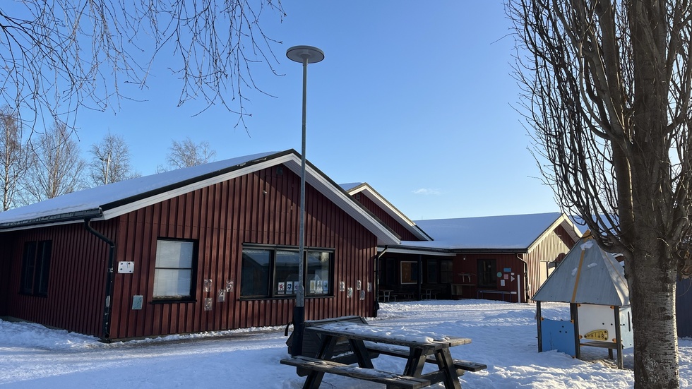 Fredrik Häggkvist, rektor, är glad över att det inte var kallare i helgen för då hade förskolan kunnat ta ännu större skada. "Tänk om det hade varit 20 minus i helgen då hade kanske rören varit frusna och det hade kunnat bli en vattenskada i lokalerna", säger han.