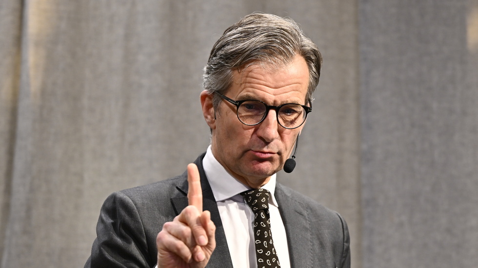 Riksbanken, med chefen Erik Thedéen, lämnar styrräntan oförändrad på årets andra räntemöte. Arkivbild.