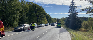 Två bilar i olycka utanför Flen