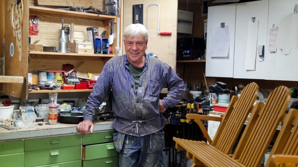 "Barnsoffan har jag målat i guldockra. Jag har tagit fram modellen själv och inspirerats av snitt från slutet av 1800-talet", säger Lars. 