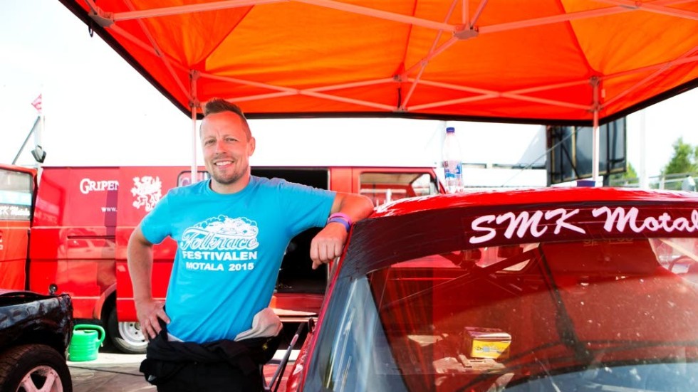 FULL POÄNG. Fredrik Karlsson från SMK Motala körde in maximala 14 poäng på två heat och är vidare till söndagen i Folkracefestivalen.
