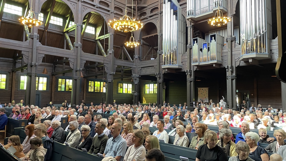 Kirunaborna gick man ur huse för att vara med på den sista gudstjänsten i kyrkan på dess nuvarande plats.