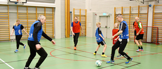 Här går det inte lika snabbt som i vanlig fotboll: "Jättekul"