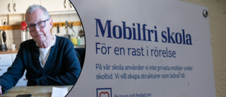 Eleverna fick leka lekar för att få tillbaka sin mobil