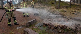 Gräsbranden släckt på 90 sekunder